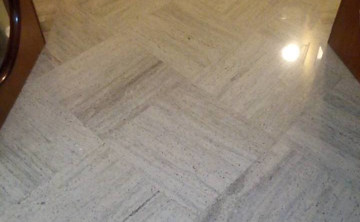 pavimento in granito lucido dopo 22 anni di utilizzo